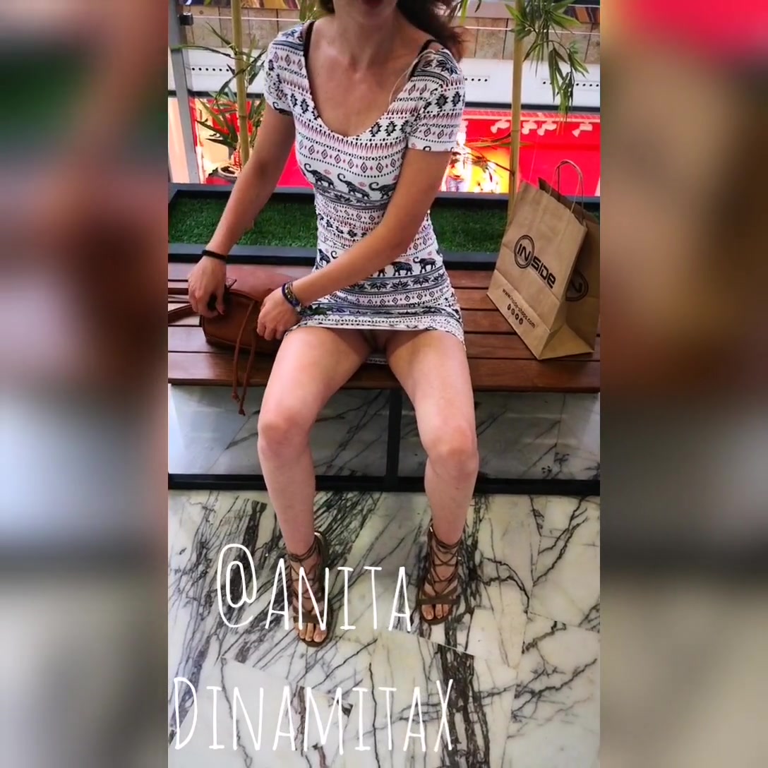 Onlyfans anita dinamita pissing a little leaning on the back of the chair