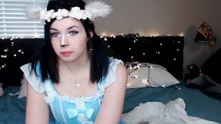 Dawn Willow Wonderful women show their charms