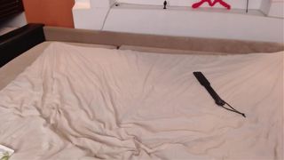 w0wgirls gorgeous chick strips and jerks off her cunt