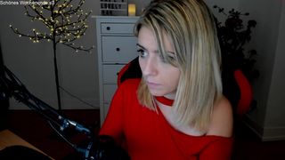 kimilee22 cute brunette with natural tits chatting in fries