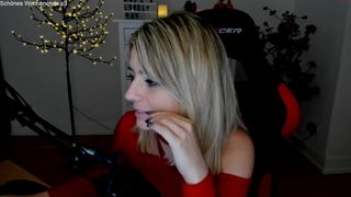 kimilee22 cute brunette with natural tits chatting in fries