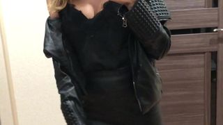 onlyfans elvyshine @elvyshinelatex Spoiled Girl