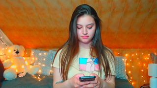 _little__flower puts his fingers in the ass