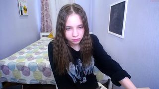 demure_leslie Peerless chicks