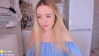 lil_happiness the clockwork courtesan is walking on his heels