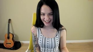 happy_time_ fucks herself with different sized dicks