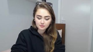 silvia_ami the clockwork courtesan is walking on his heels