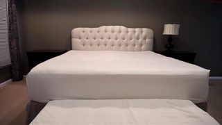 videoxxx  gorgeous blonde seduces with big tits