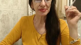 sexxyfoxxy4you  gorgeous chick fucks cunt with phallus