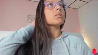 lilicarter_  beautiful woman jerks off pussy