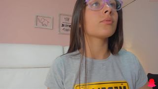 lilicarter_  pretty woman undressed in front of the camera and masturbates in the chair