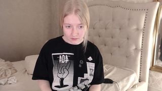 audreyy_sweet  Busty doll