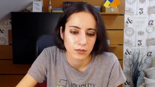 pokime  Impressive chick