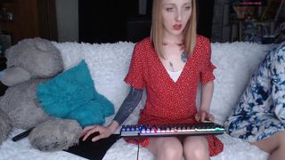 momsroom  amazing whore caresses shaved holes