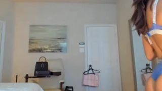 skylerlo attractive slut is content with a rubber dick