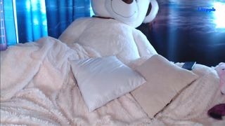 liisppb amazing confused licks nipples