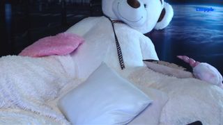 liisppb gorgeous lady seduces tight booty