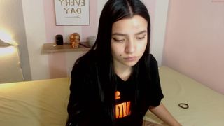 valen_luxon1 slutty confidant gently masturbates pussy