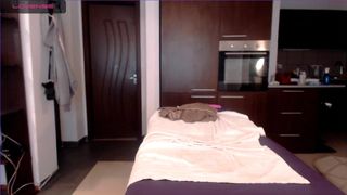 squirt_kim to the cute chick rubs her clit