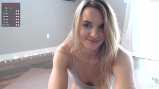 phoenix_taylor lustful bitch demonstrates shaved holes