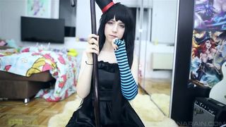 L??n?? R??in fascinating chick masturbates juicy holes