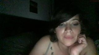 helpmesmile busty hottie gently jerks her cunt