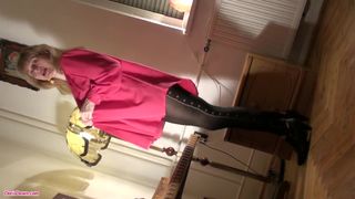 Doris Dawn flirtatious passion masturbates both holes