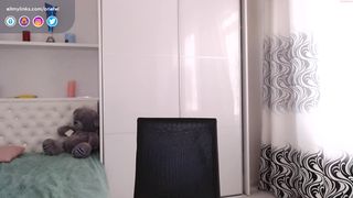 onefel Luxurious chick