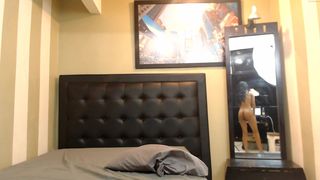 leo6pack18cm juicy breasts and smooth pussy