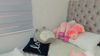 hanna_costello busty lady masturbates shaved pussy