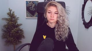 daniella_true tearing her tender pussy