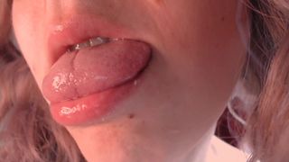 molly_omg amazing wench fucks herself with sex toys