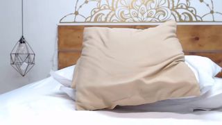 isabel_hotsex whore babe masturbates shaved pussy