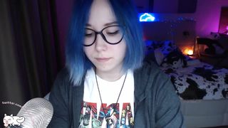 blue_mooncat shows her pussy on the chair