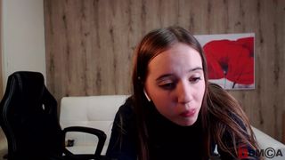 agelina_summer depraved plays with her holes