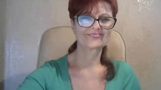 goodwomen elegant slut takes off her underwear