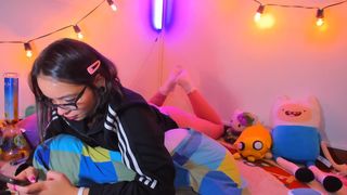 ariel_savino Busty brunette