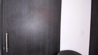 anna_wells pretty hottie fucks herself