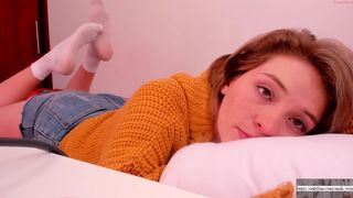 anah_ sexy hottie gently pulls pussy