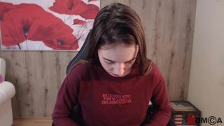 agelina_summer cool skinny rubs her lips sex