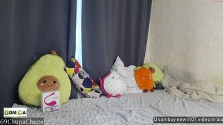 69chupachups sweet and attractive babe masturbates