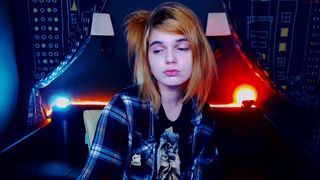 scarlett_bon exquisite slut shows juicy ass