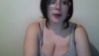 sexeva gorgeous babe fucks her shaved pussy