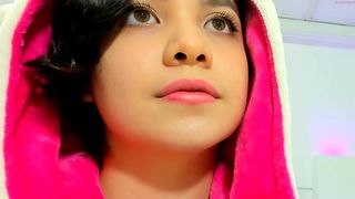 1genesis Delicious brunette