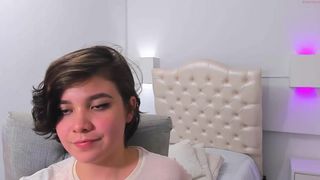 1genesis busty  cam girl  masturbates cunt