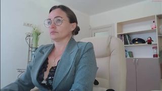 vika7333 cool slut on the chair