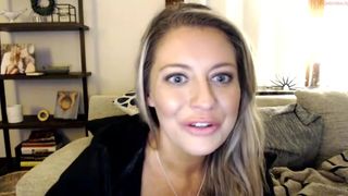 vanessavice19 crazy nurse posing on camera