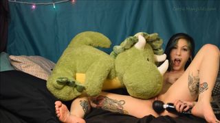 Cattie  dick shows off her shaved cunt