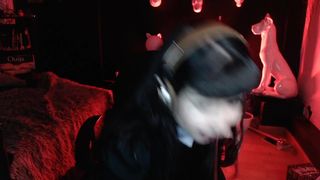 caroline_x_princess attractive slut caresses shaved cunt