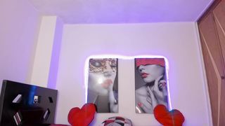 carla_hernandez a little fun in the solo video